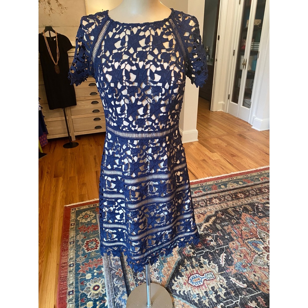 Eliza J Navy Blue Floral Guipure Lace‎ Sheath Dress Nude Lining Womens Size 4